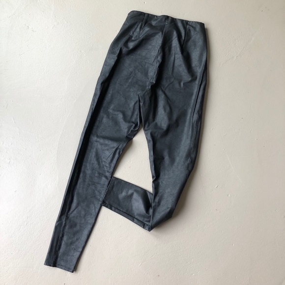 Lysse Faux Matte Leather Leggings Small - Picture 3 of 5